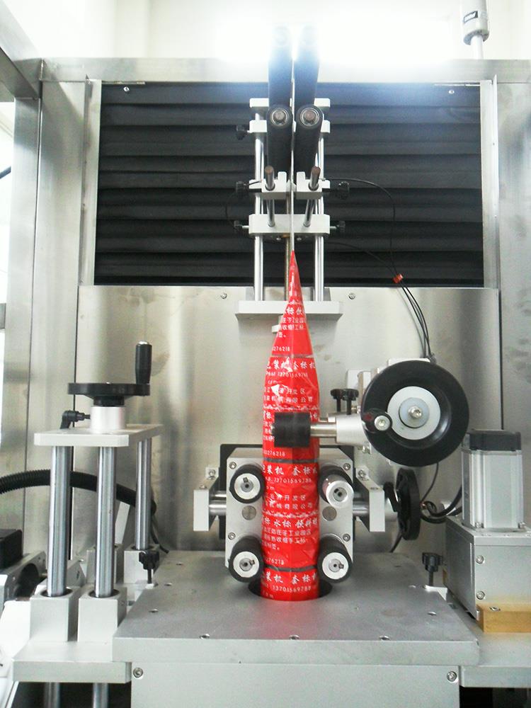 Máquina plástica automática del etiquetado de la manga del encogimiento del calor de la botella del jugo del agua