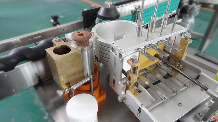 Máquina de etiquetado de etiquetas de papel de pegamento húmedo completamente automática para productos de alcohol