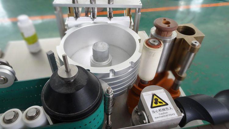Máquina de etiquetado de etiquetas de papel de pegamento húmedo completamente automática para productos de alcohol